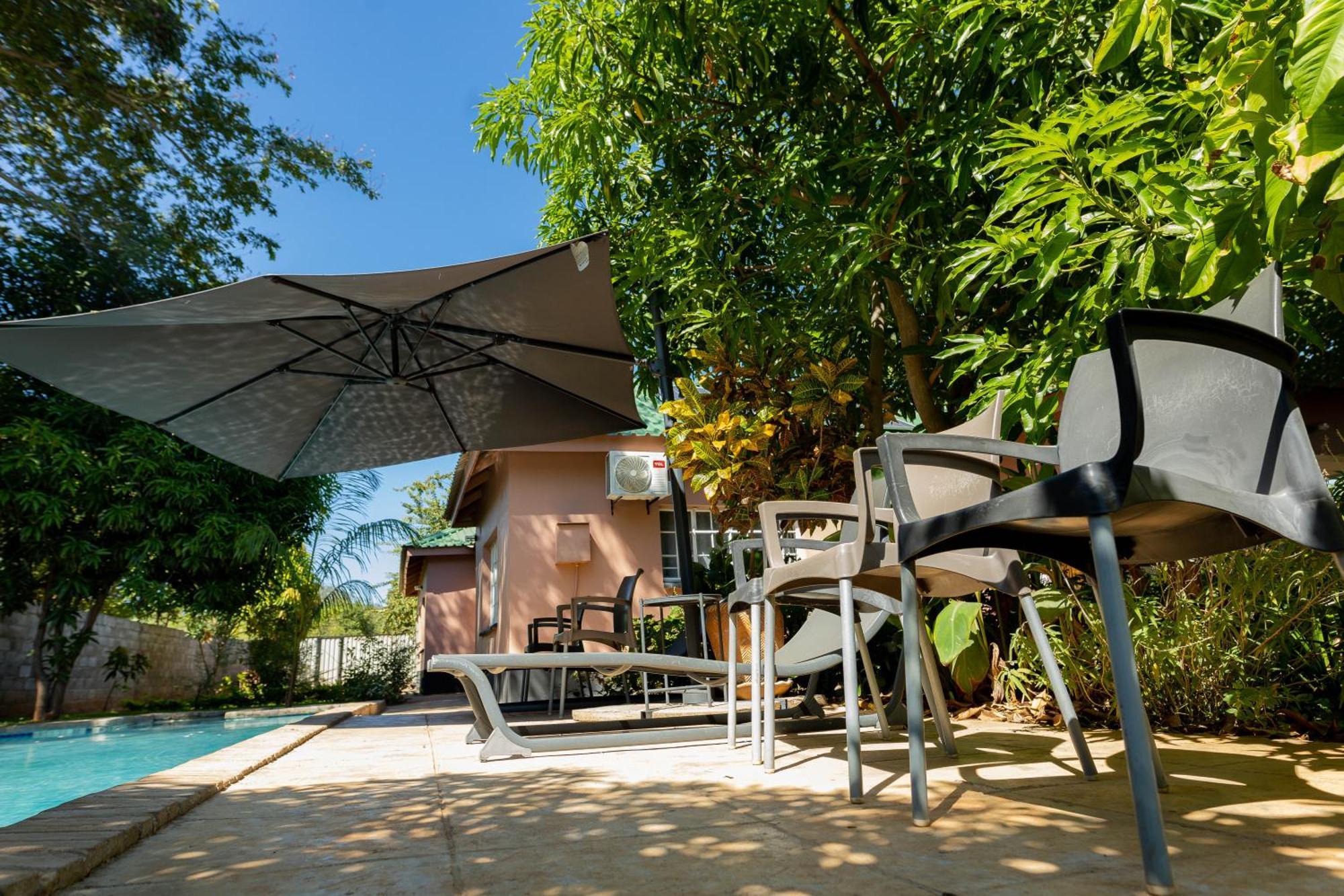 Hungwe House Villa Air Terjun Victoria Bagian luar foto