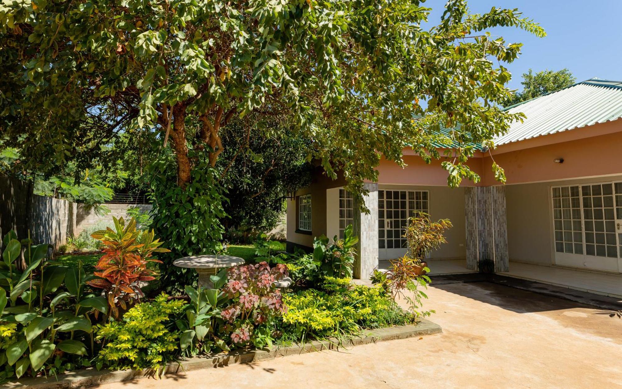 Hungwe House Villa Air Terjun Victoria Bagian luar foto