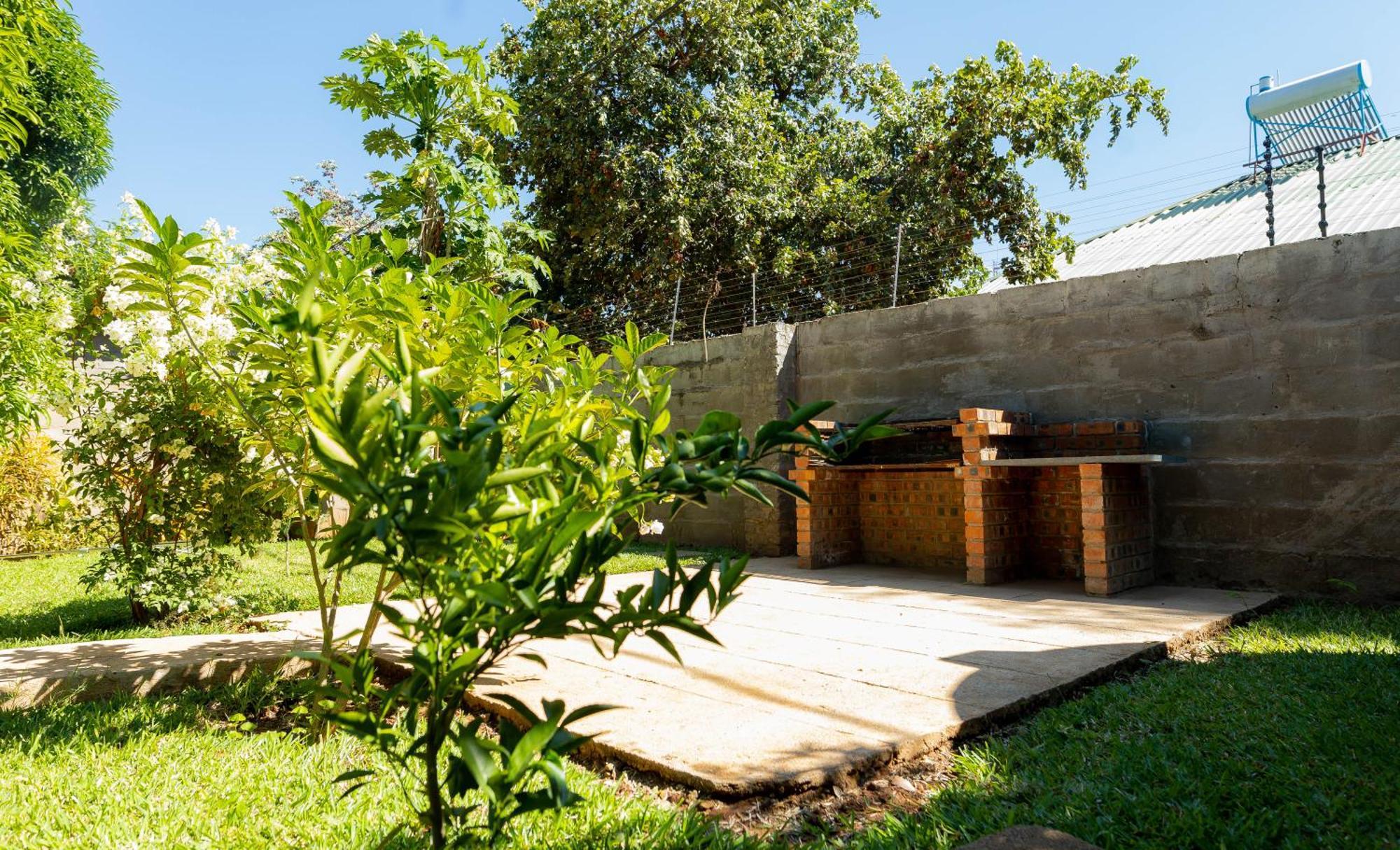 Hungwe House Villa Air Terjun Victoria Bagian luar foto